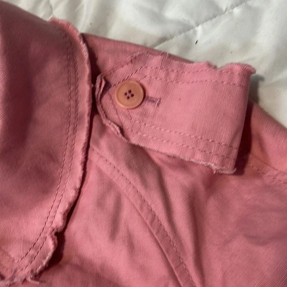 Ladies Burberry pink trenchcoat. Size 4. - Picture 6 of 7